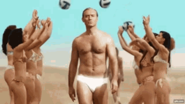 Jude Law White Pants GIF - Jude Law White Pants Girls On The Beach GIFs
