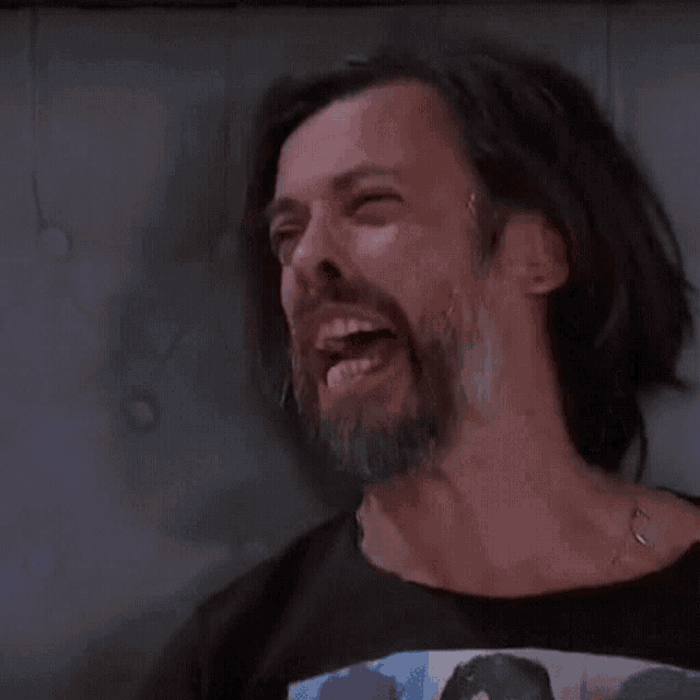 a man with long hair and a beard is saying tonto weon