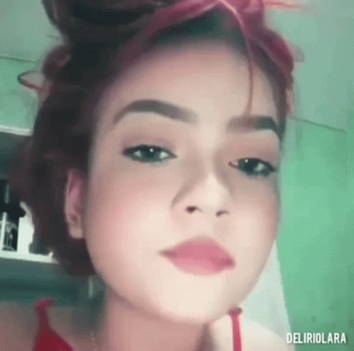 Lara Silva Deliriolara GIF - Lara Silva Deliriolara Selfie GIFs