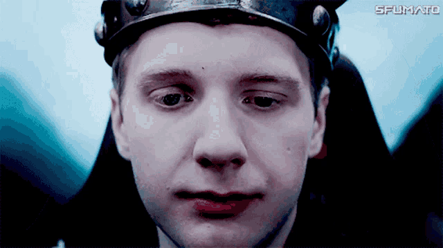 a close up of a man wearing a crown with the word sfumato written above him