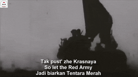 a black and white photo of soldiers on a tank with the words tak pust zhe krasnaya so let the red army