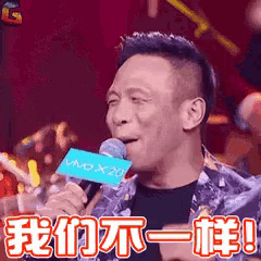 a man is holding a microphone with a sign that says vivo x20 on it .