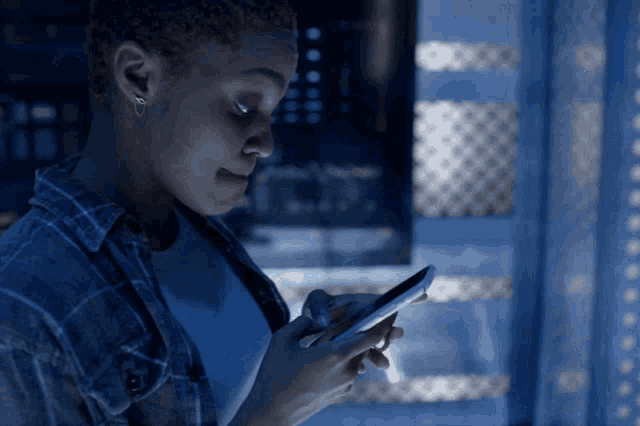 Jennifer Pierce Black Lightning GIF - Jennifer Pierce Black Lightning Texting GIFs