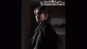 a woman in a black coat stands in a dark room with the words no perditempo forum on the bottom