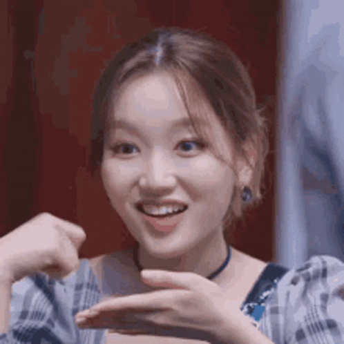 Confused Gowon GIF - Confused Gowon Loona GIFs