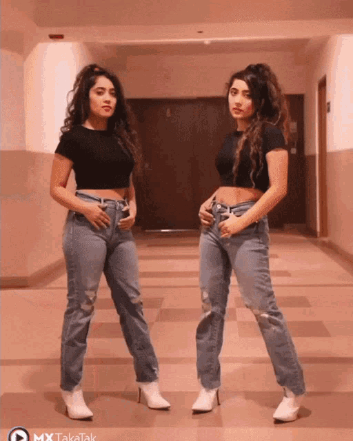 Hot Girls Twins GIF - Hot Girls Twins Posing GIFs