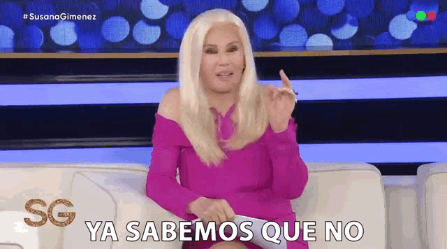 a woman in a pink dress is sitting on a couch with the words ya sabemos que no behind her