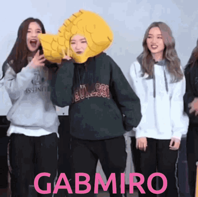 Gabmiro Gaby Mimi Ro GIF - Gabmiro Gaby Mimi Ro Gowon Hyeju Heejin GIFs