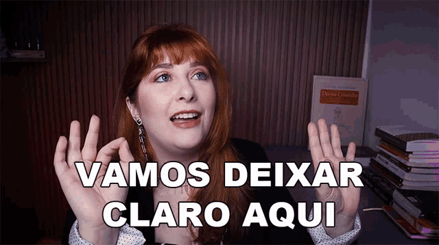a woman says vamos deixar claro aqui in a video