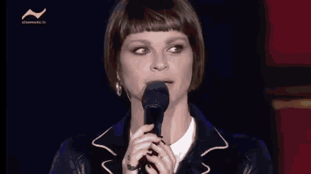 Alessandra Amoroso Piuma GIF
