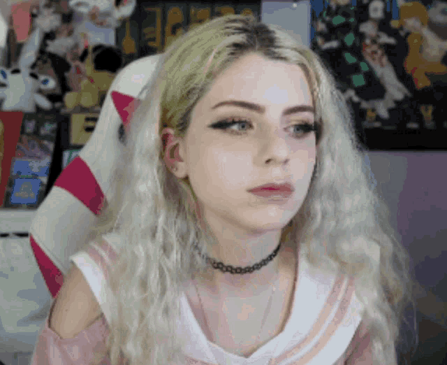 Willokhlass Kiss GIF