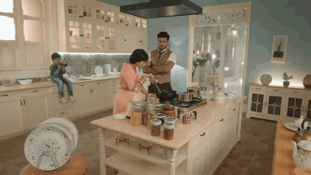 Meet Badlegi Duniya Ki Reet Ashgun GIF