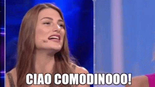 a woman is talking into a microphone and saying ciao comodinooo !