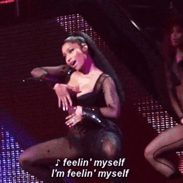 a woman singing feelin myself i 'm feelin myself on stage