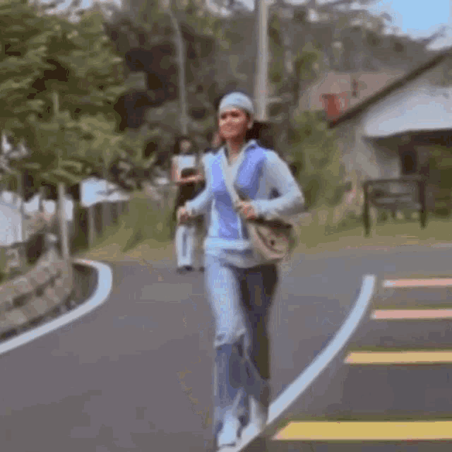 Siti Nurhaliza Debaran Cinta GIF - Siti Nurhaliza Debaran Cinta Running Away GIFs