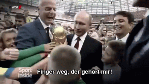 Putin Und Der Pott GIF - Vladimir Putin World Cup Fußball Weltmeisterschaft GIFs