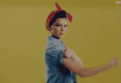 Kendall Jenner Enseña El Biceps GIF - Soy La Mejor Empoderada Genial GIFs