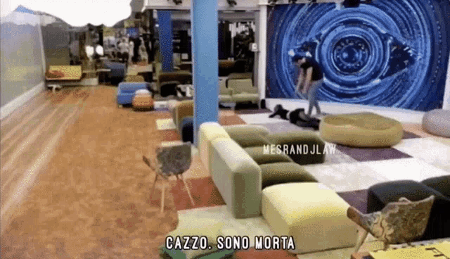 a man is laying on the floor in a living room with the words cazzo sono morta written on the bottom