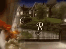 a blurry picture of a house with the letters gr and r