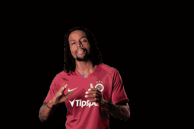 a man in a red shirt with the word tipsport on it