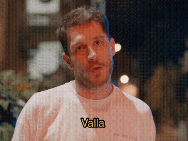 a man is wearing a white t-shirt with valla written on it