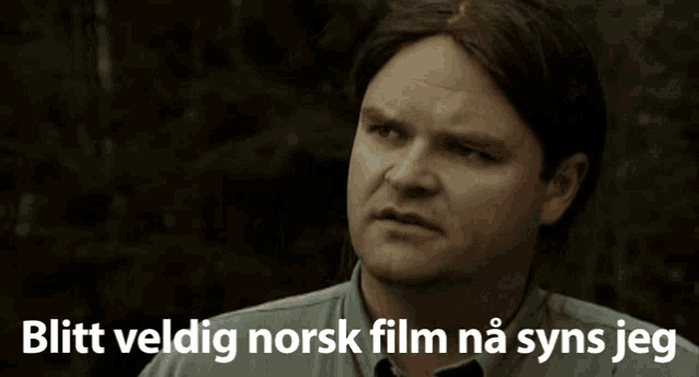 a man with the words blitt veldig norsk film na syns jeg written above him