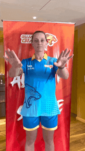 a woman wearing a blue shirt that says ' tata airtal ' on it