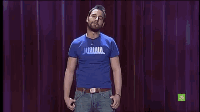 a man in a blue shirt stands in front of a red curtain with the words po llevate esta