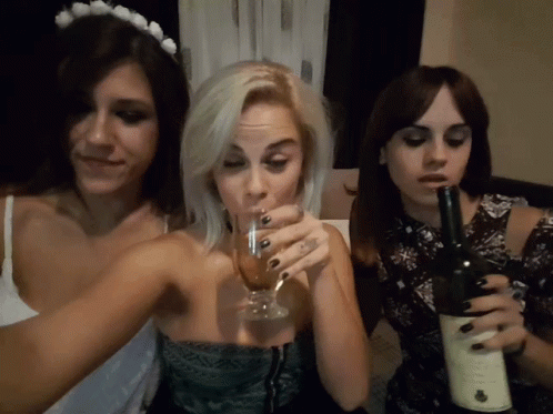 Drinking Girls GIF - Drinking Girls Nightout GIFs