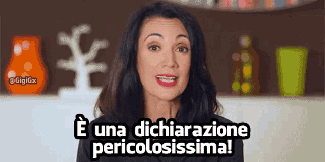 a woman says e una dichiarazione pericolissima in a video