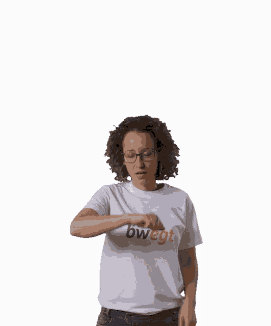 a woman wearing a white shirt that says bwegt on it