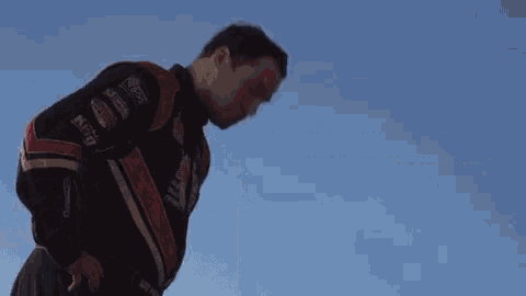 a man with the name kraig kinser written on his shirt