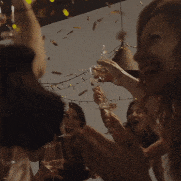 a group of people toasting with wine glasses and confetti with the words endlich selbststandig nie mehr urlaub