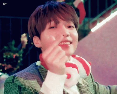 Sewoon Love You GIF - Sewoon Love You Finger Heart GIFs