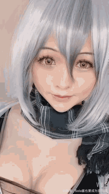 a close up of a woman 's face with the word vue at the bottom right