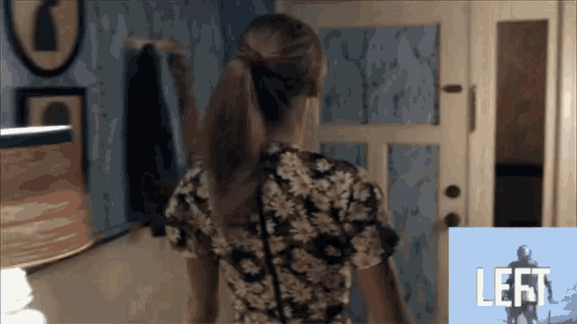 Left Chat Taylor Swift GIF - Left Chat Taylor Swift Travolta GIFs