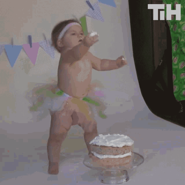 Baby Birthday GIF - Baby Birthday Cake GIFs