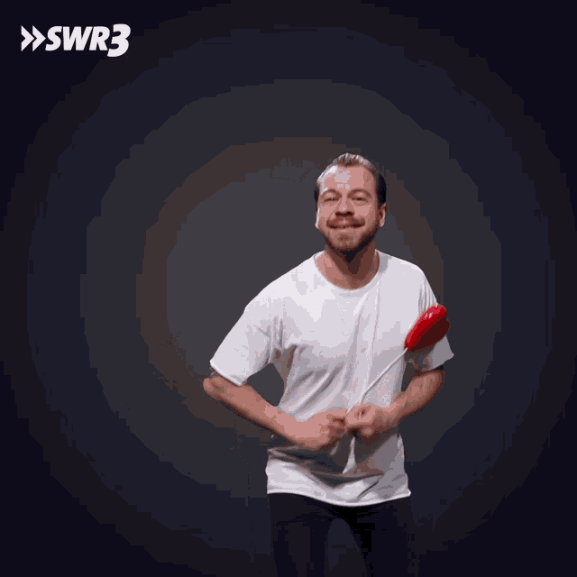 a man with his arms outstretched and a red heart behind him with the letters swr3