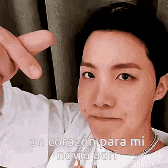 a close up of a person 's face with the words " un corazon para mi novia adri " on the bottom