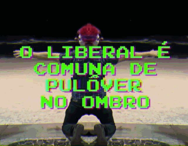 a man kneeling down with his arms outstretched and the words o liberal e comuna de pulover no ombro behind him