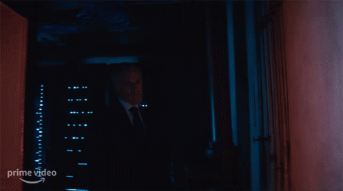 Arriving Regus Patoff GIF - Arriving Regus Patoff The Consultant GIFs