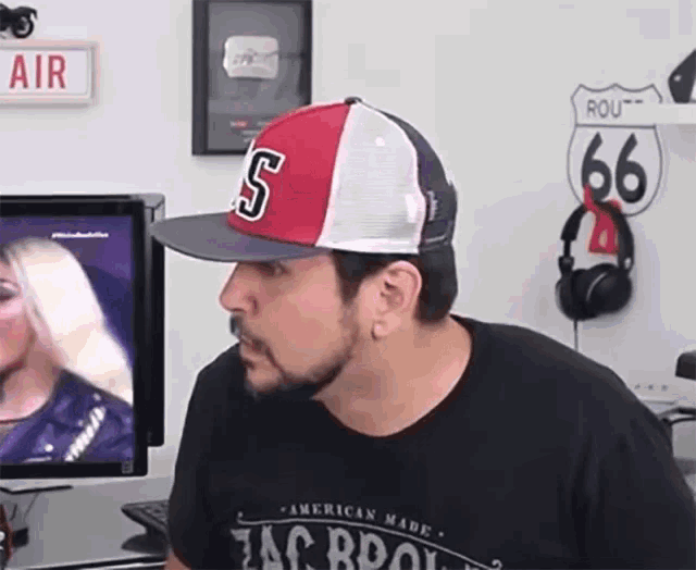 a man wearing a hat that says s on it