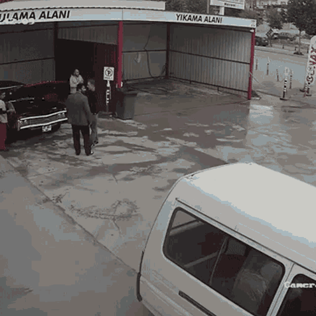a white van is parked in front of a ulama alani building