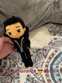 a person is holding a crocheted doll with the words impresionante elvira written on the bottom