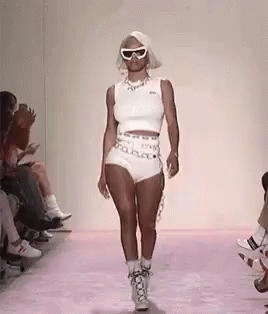 Running Late Game Of Thrones GIF - Running Late Game Of Thrones Fashion Show GIFs