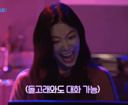 a woman is laughing in front of a computer screen with chinese writing