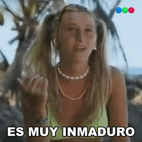 a woman in a bikini says " es muy inmaduro " in spanish