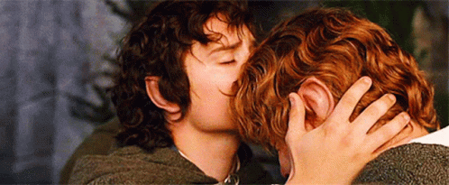 Frodo Sam GIF - Frodo Sam Forehead Kiss GIFs