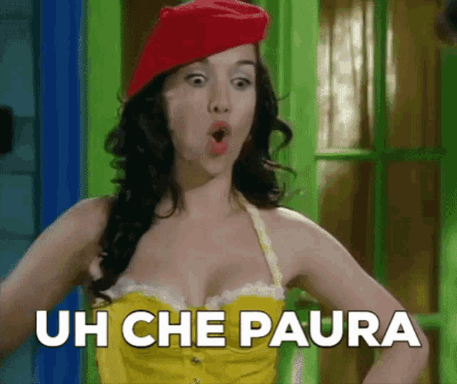 a woman wearing a red beret and a yellow top says uh che paura