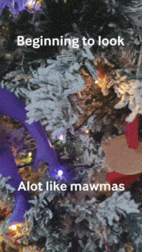 a christmas tree with the words beginning to look alot like mawmas on the bottom
